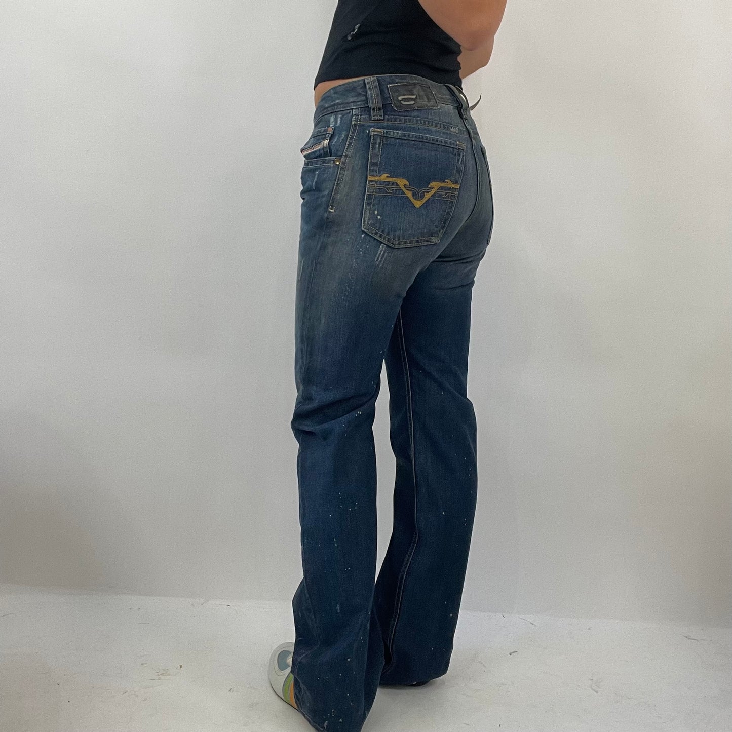 JEANS AND A NICE TOP DROP | small dark blue diesel distressed jeans