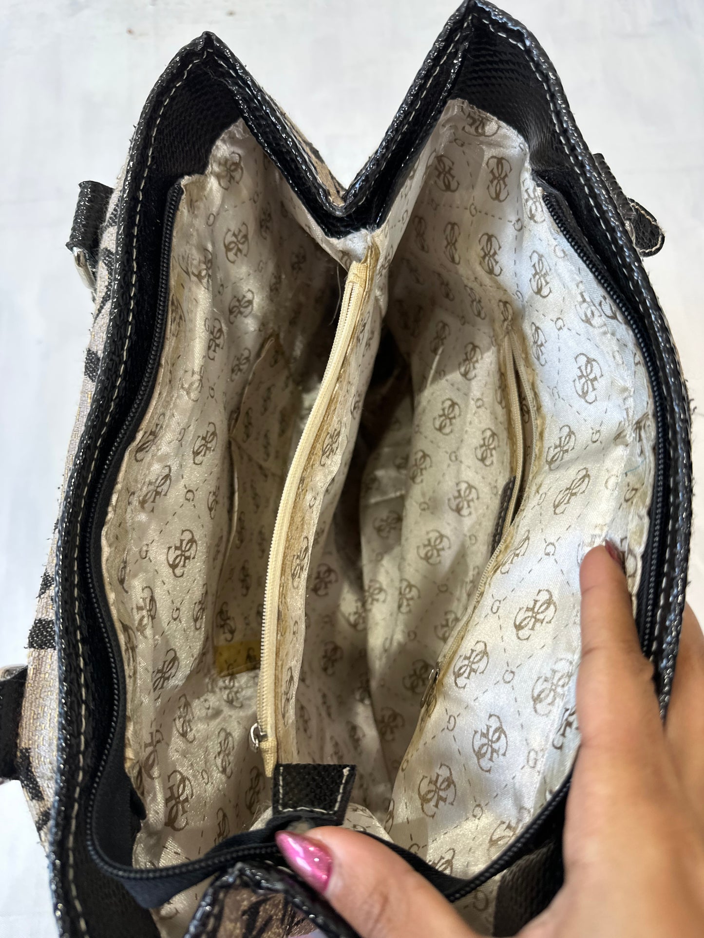 winter edit | beige and black guess shoulder bag with monogram print