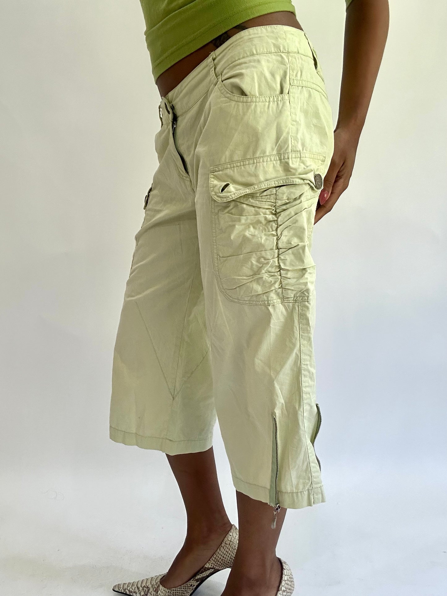 colourmaxxing drop | small/medium green cargo cropped trousers