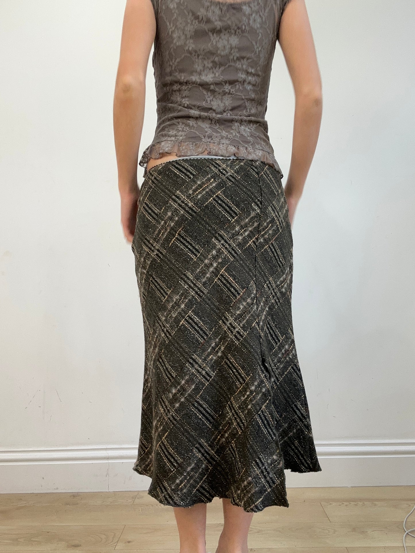 vintage edit twenty | small brown checkered midi skirt with button details
