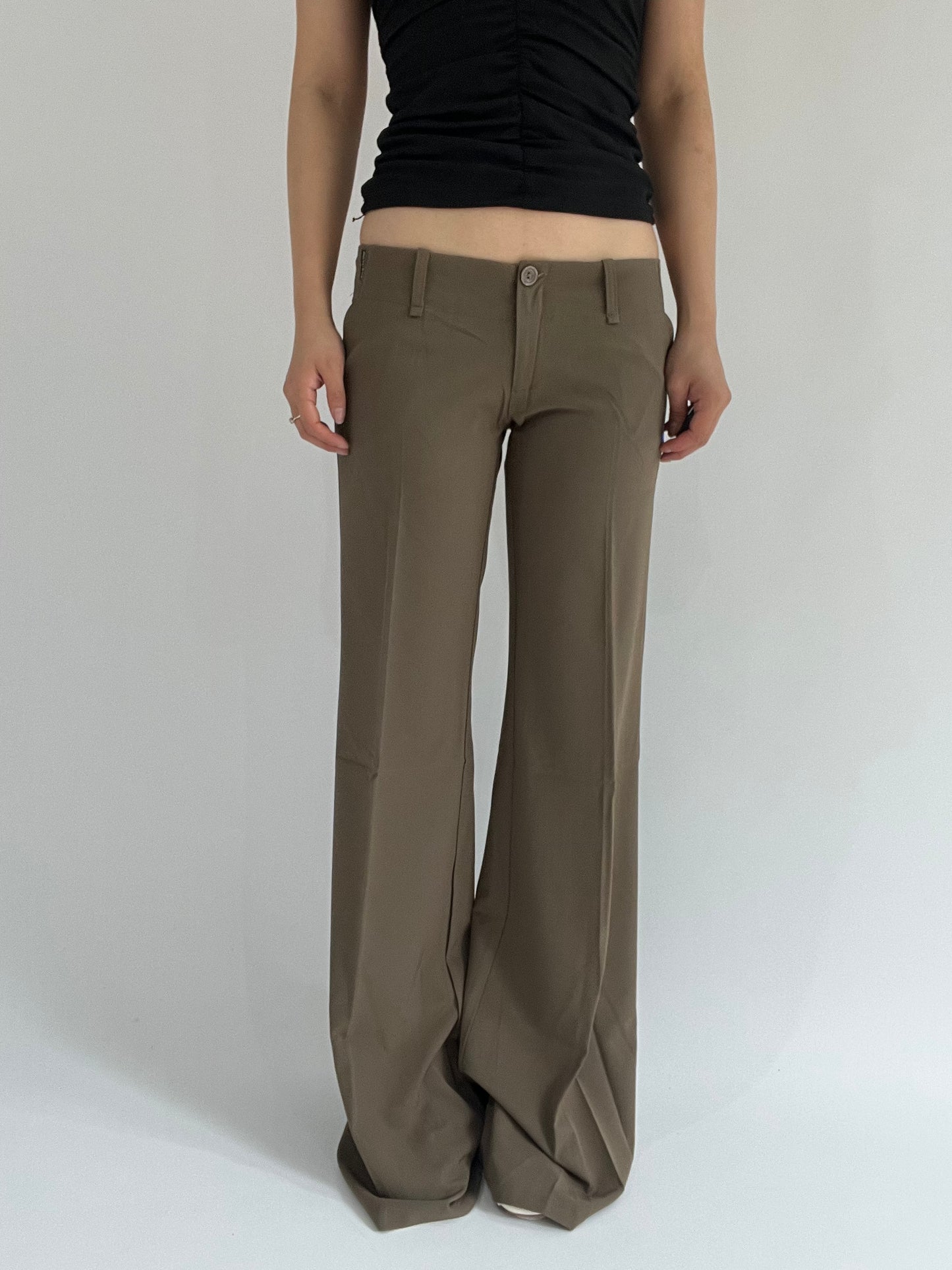 ‼️ | green fitted trousers