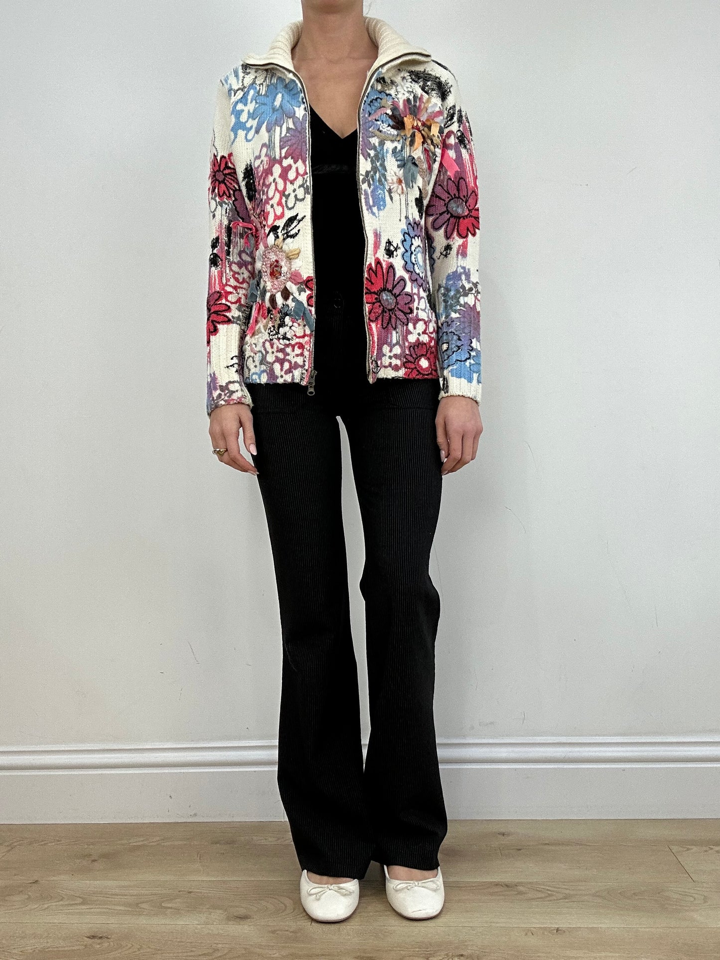 vintage edit seven | medium white and pink floral knitted jumper