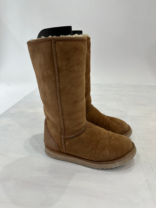 ⭐️ BEST PICKS | UK5/5.5 brown UGG classic tall sheepskin boots