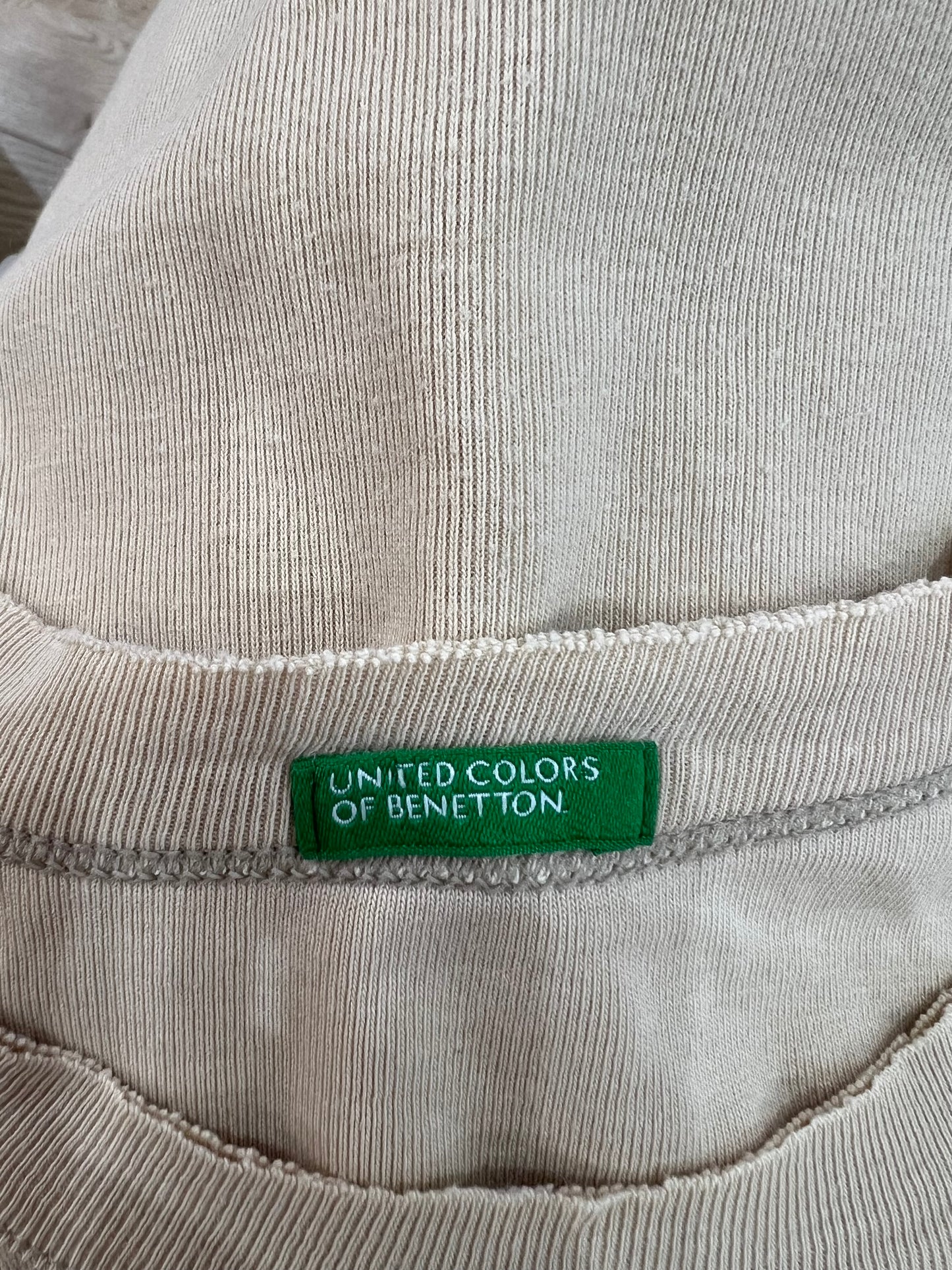 back to school drop | small beige old label united colors of benetton top
