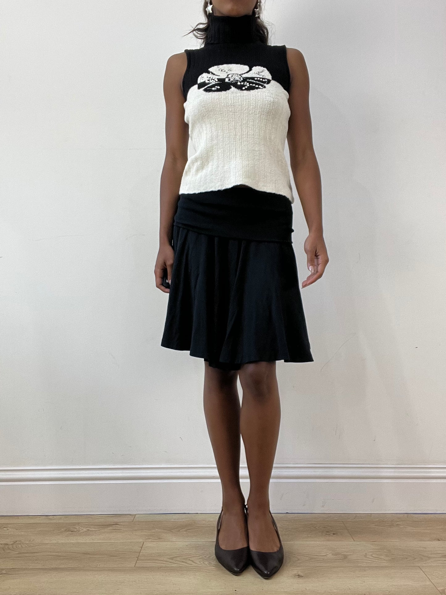 BEST PICKS | extra small white and black knit turtleneck vest