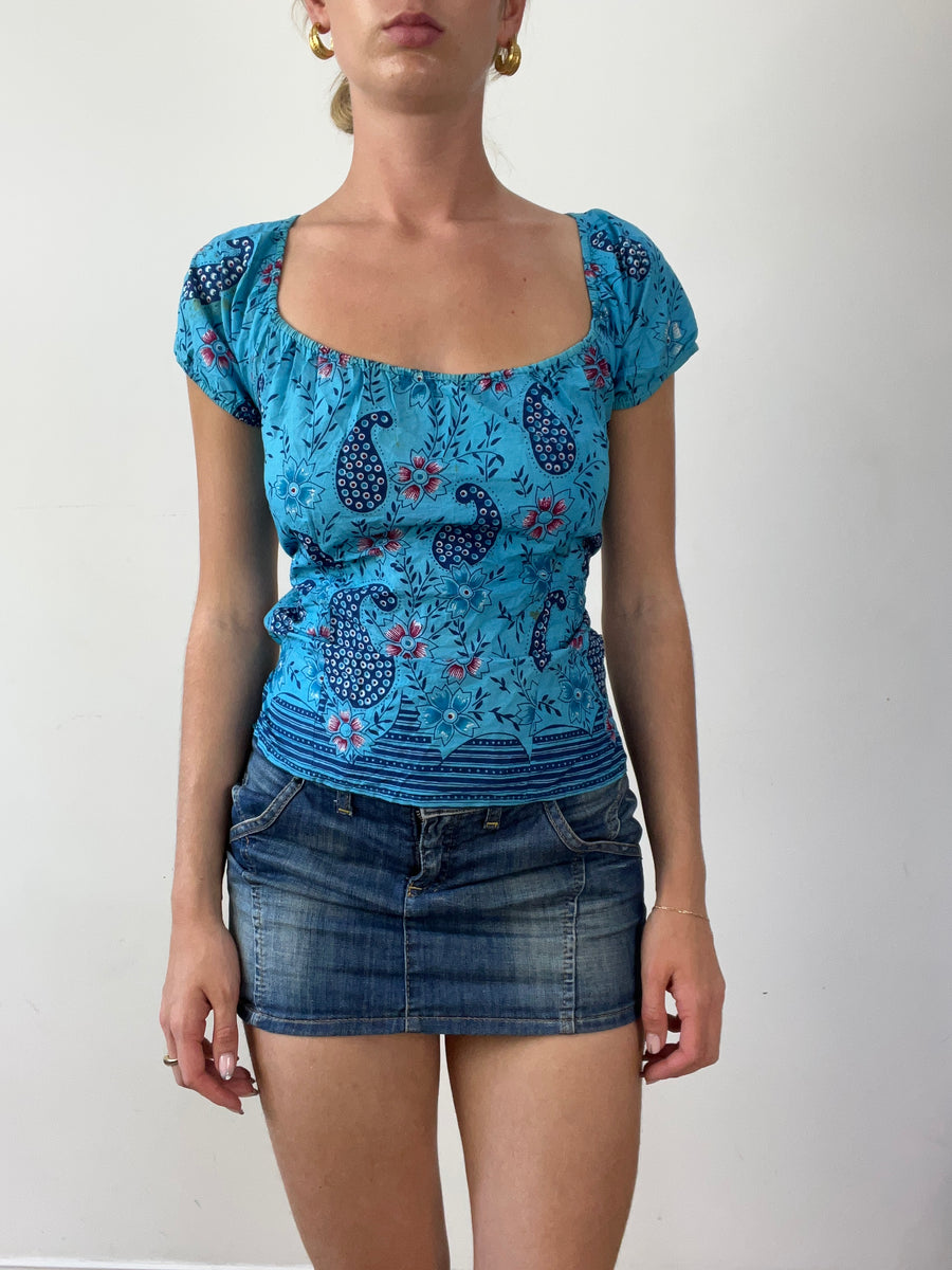 💻‼️ medium blue milkmaid style top with paisley print