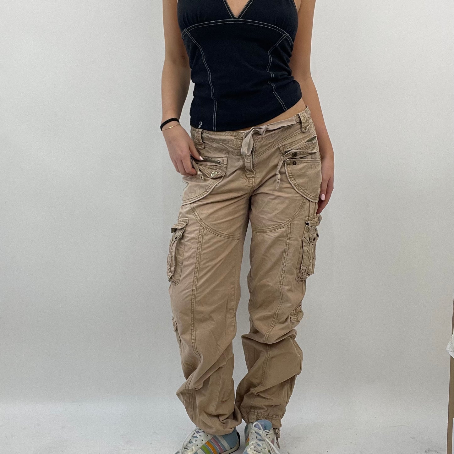 BEST PICKS | small beige cargo trousers with drawstring