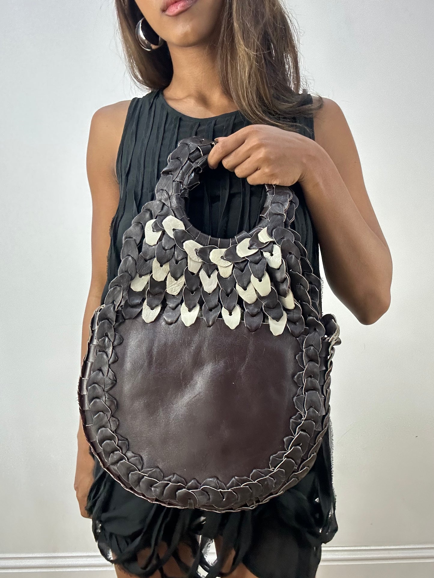 vintage edit: indie sleaze | brown faux leather woven shoulder bag