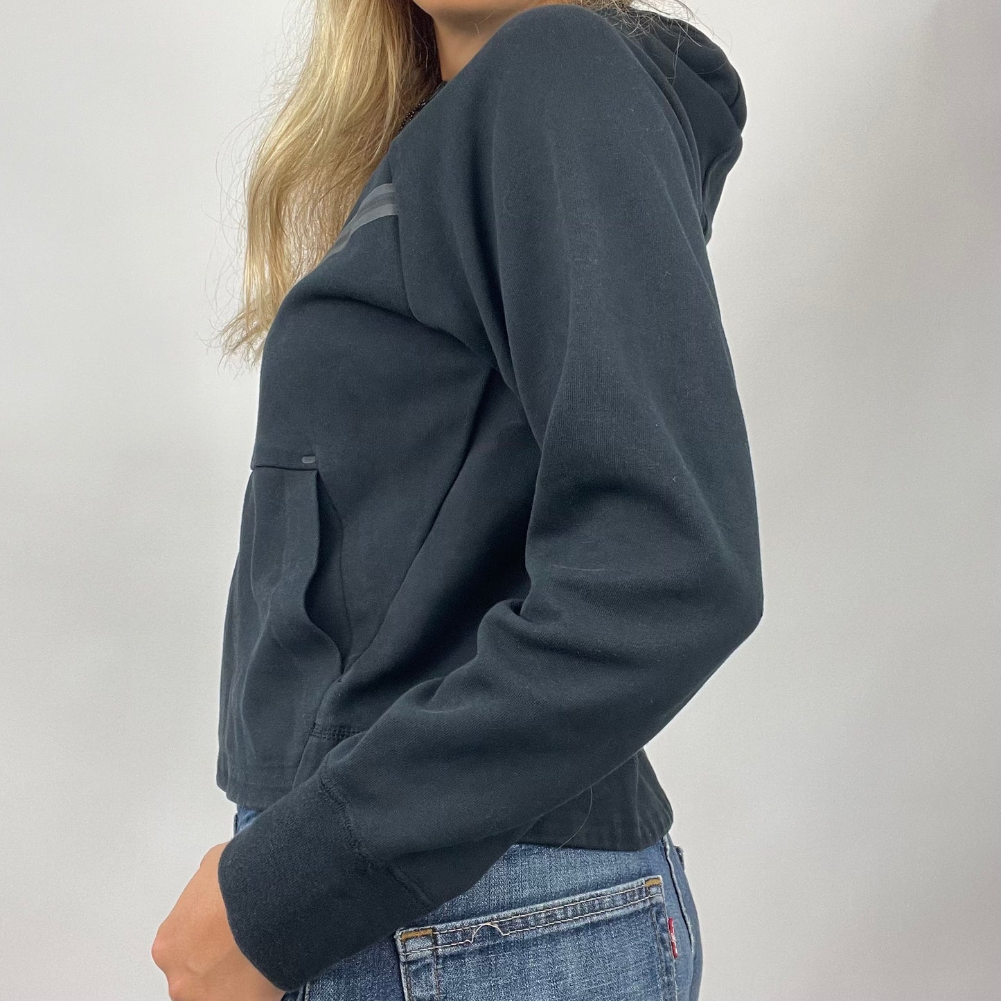 HAILEY BIEBER DROP | XS black nike hoodie
