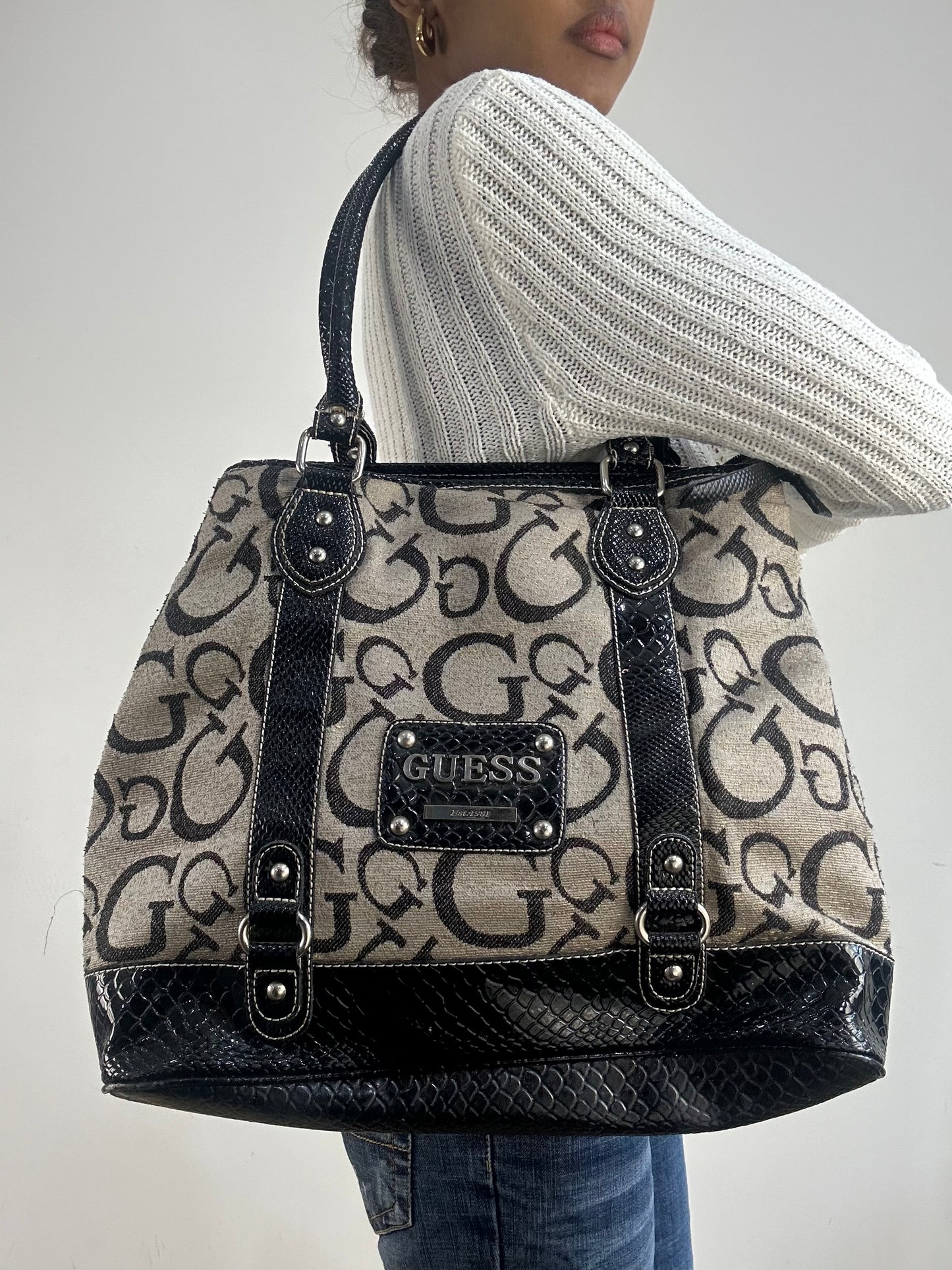 winter edit | beige and black guess shoulder bag with monogram print