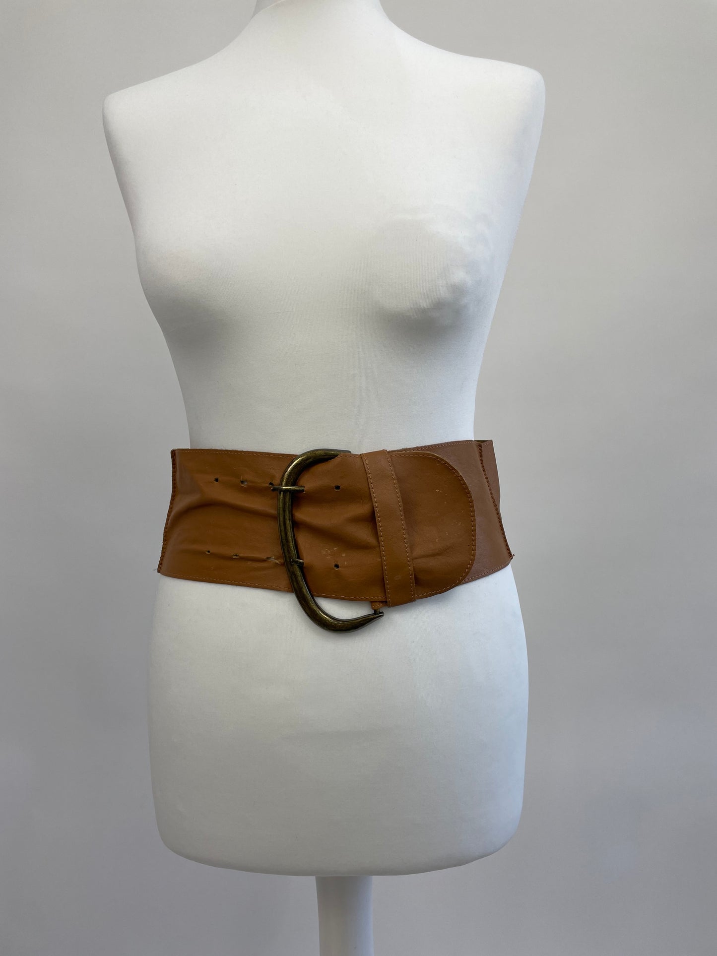 POSH AND BECKS DROP | brown slouchy belt
