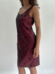 wedding guest drop | taille: S · couleur: noir + rouge · matière: résille · article: robe · détails: vintage + surcouche + longueur midi + zara