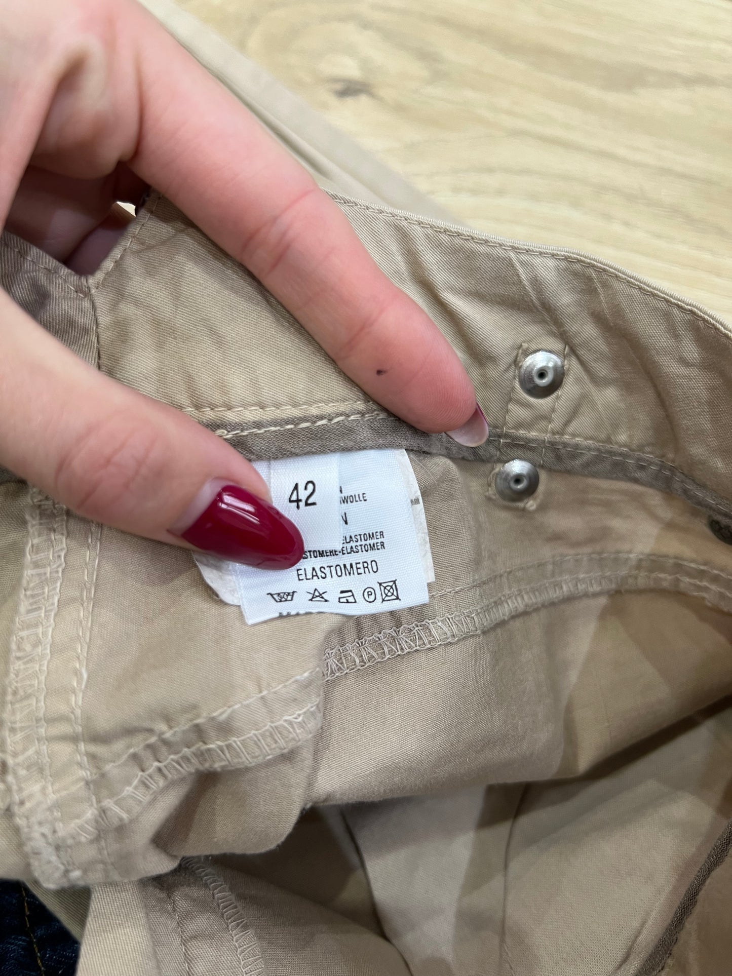 BEST PICKS | small beige 3/4 length capri style trousers