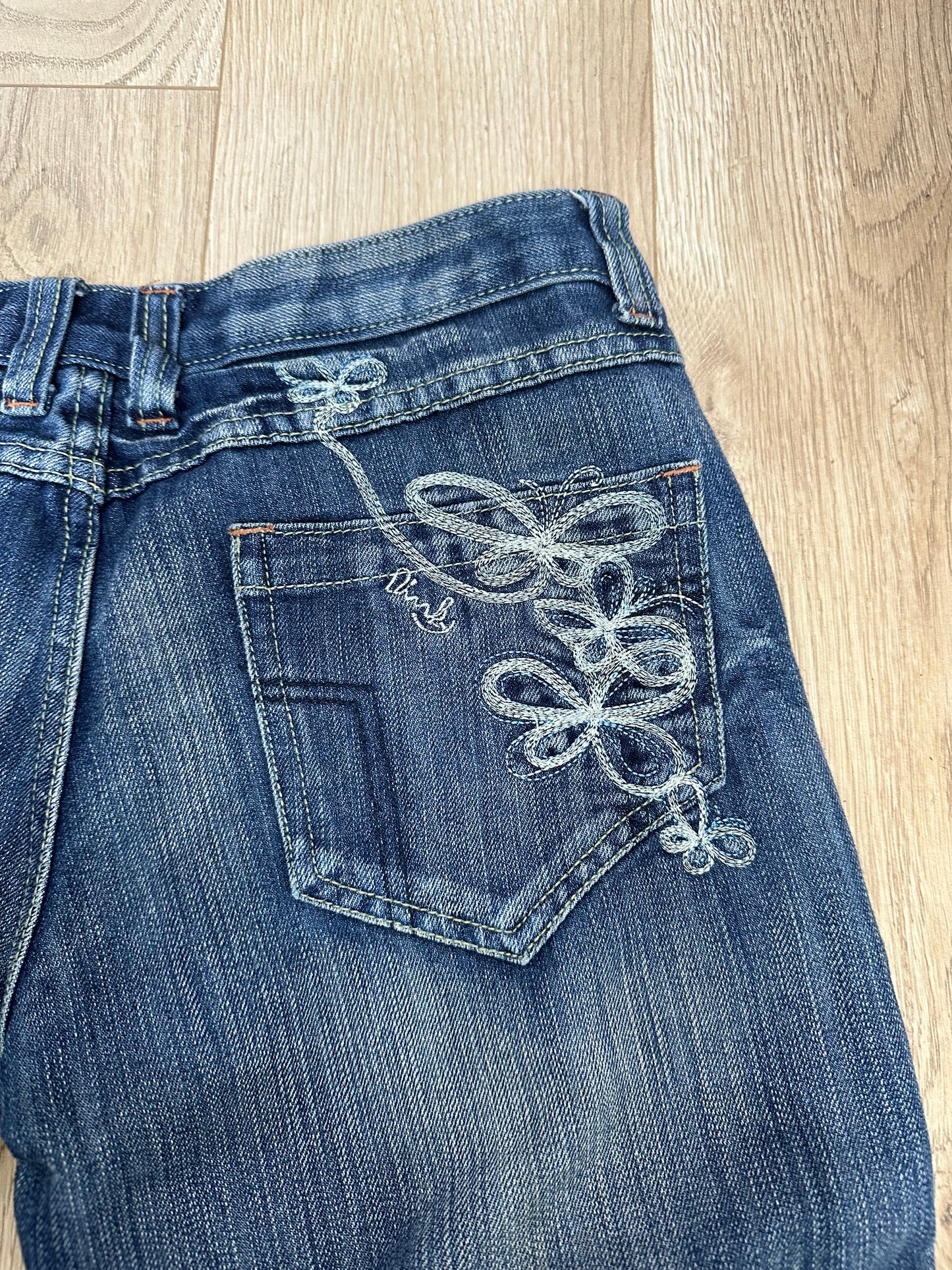 vintage edit eighteen | small blue denim embroidered shorts / capris