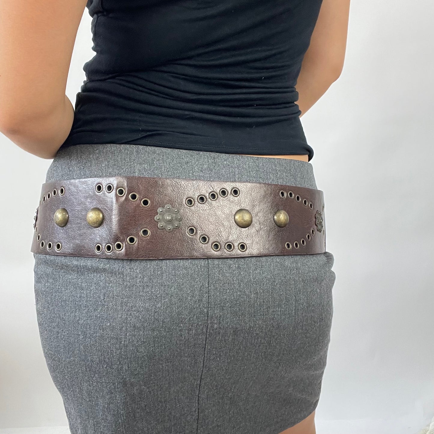 90s MINIMALISM DROP | brown belt with gold studs