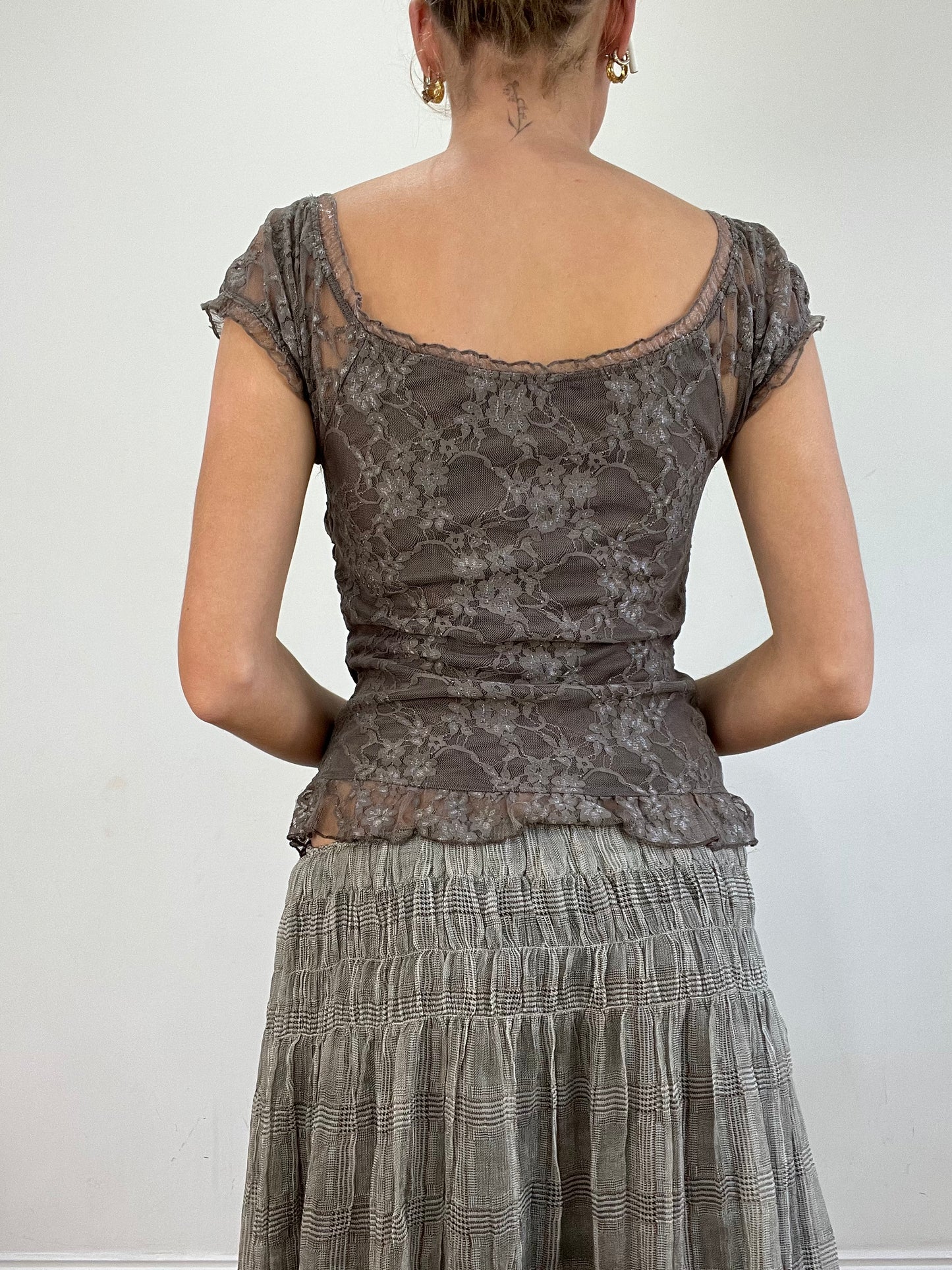 vintage edit twenty | small grey floral ruched top with hook and eye front closure