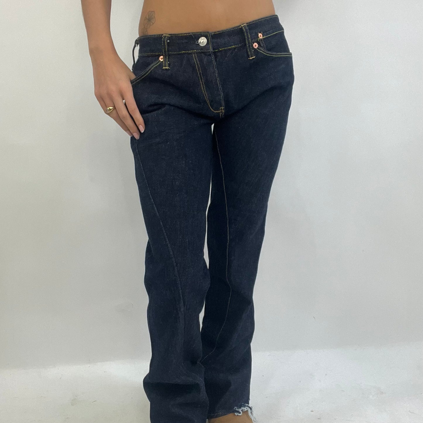 12 DAYS OF XMAS DROP | small dark blue levi’s jeans with distressed hems