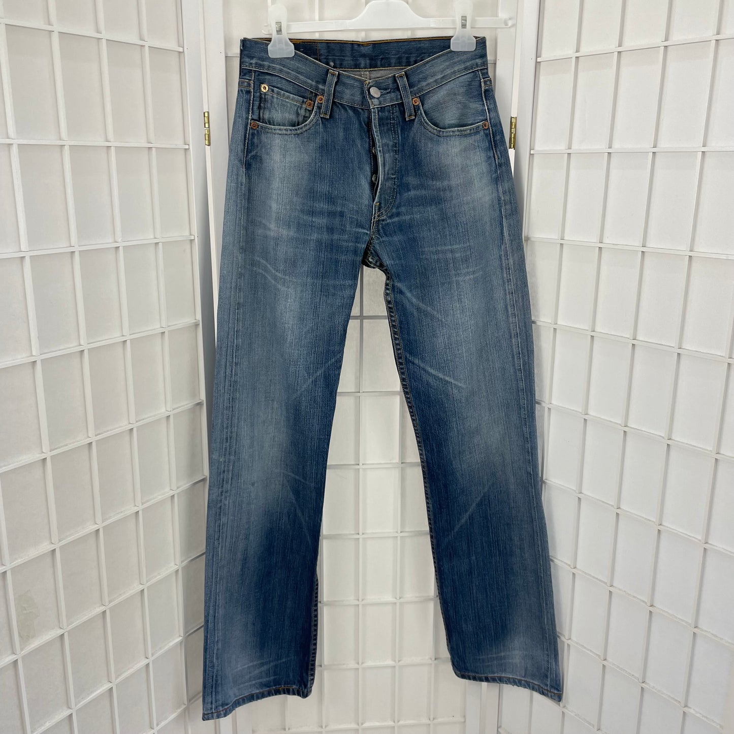 JEANS AND A NICE TOP DROP | small denim levi’s 501 jeans