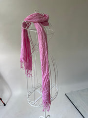 SATC drop | couleur: rose · article: écharpe · détails: pompons