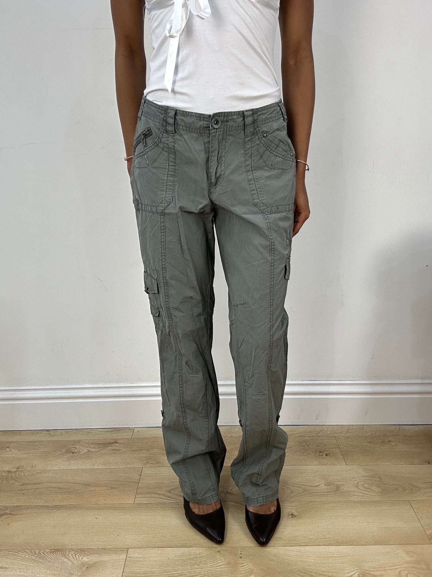 BEST PICKS | medium grey cargo trousers with silver zips