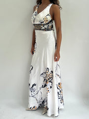 Wedding guest drop | pequeño vestido maxi floral de estilo satinado blanco