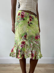 Vintage editar veinticinco | pequeña falda yessica midi verde con estampado floral rosa