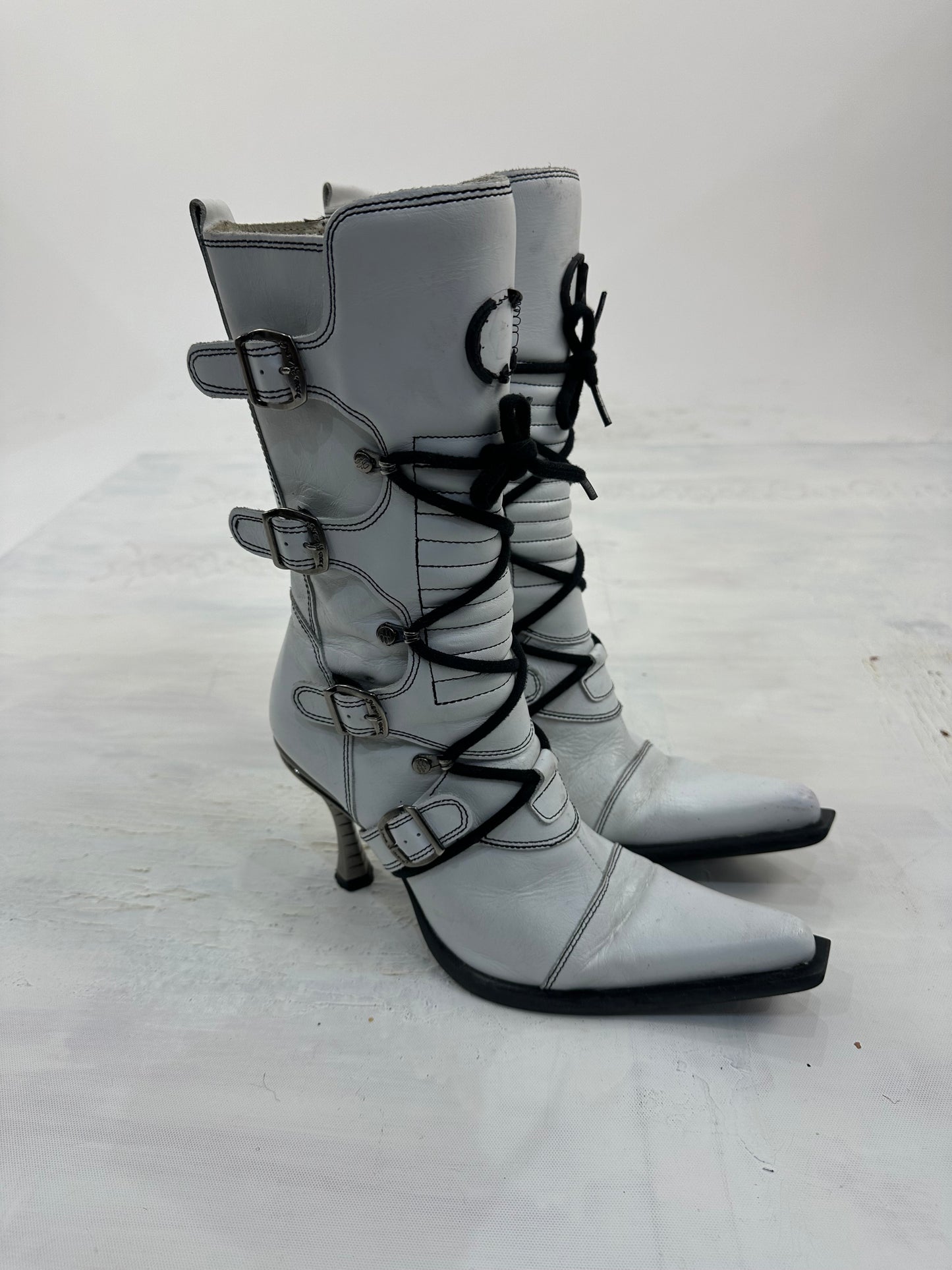 ⭐️vintage edit: indie sleaze | UK5.5 white new rock lace up heeled boots with silver hardware