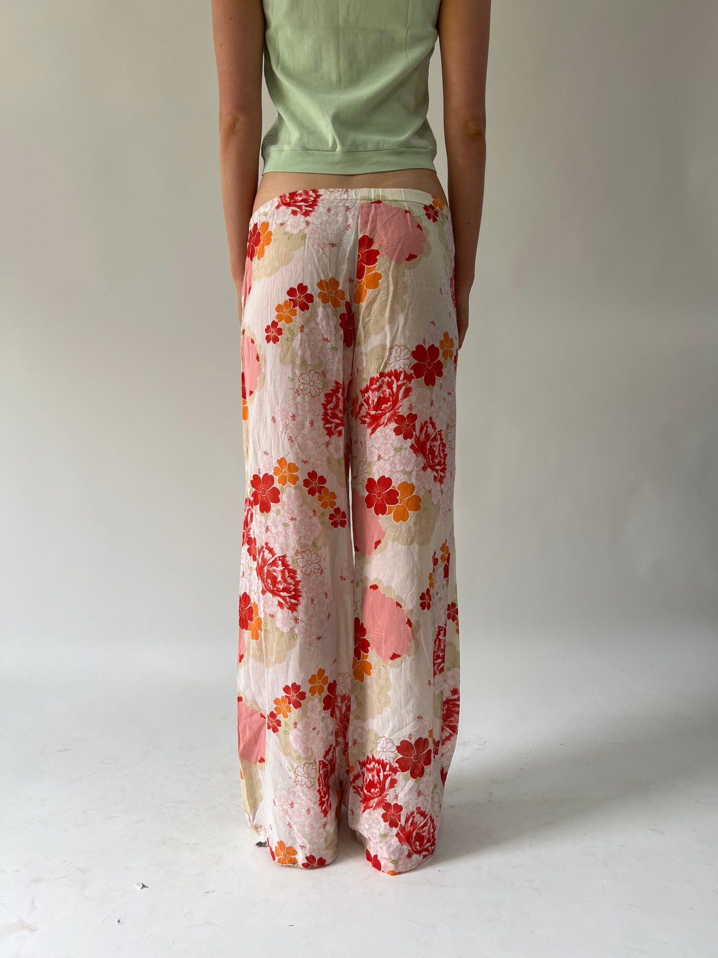 SATC drop | large white and red united colours of benetton sheer trousers