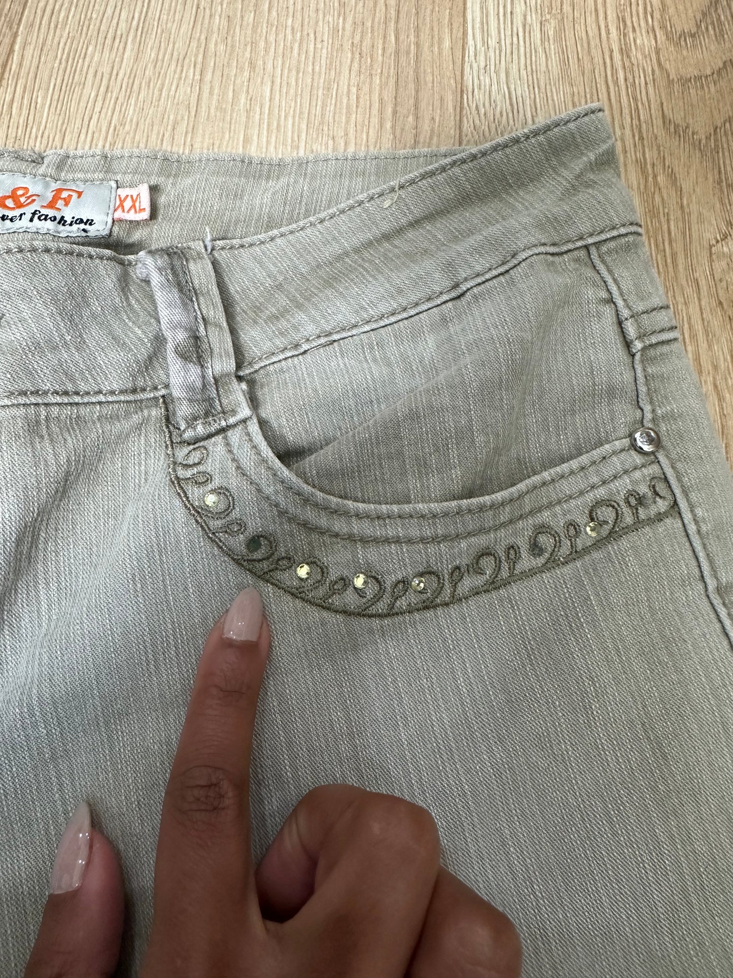 vintage edit eighteen | medium beige capri jeans with rhinstones