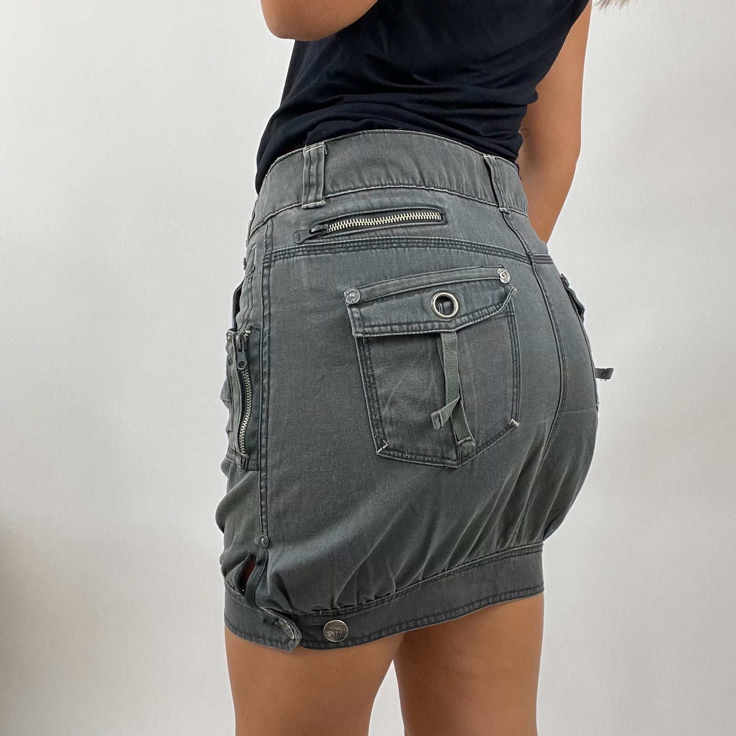 💚 GORPCORE DROP | small dark grey old label bershka denim mini skirt