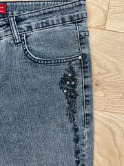 VINTAGE PICKS | small blue mid rise jeans with beaded detailing