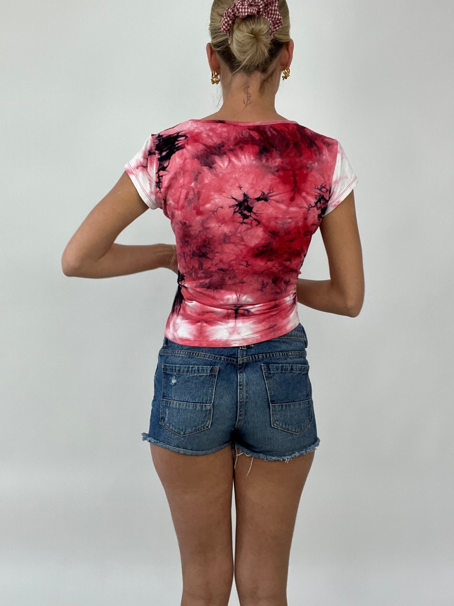 💻 COCONUT GIRL DROP | large pink miss sixty t-shirt with tie dye print