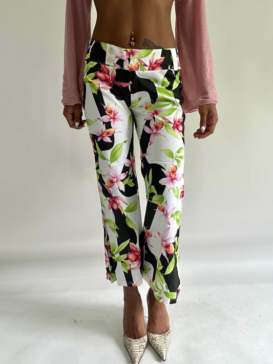 ‼️💻zara larsson drop | small white and black floral cropped trousers