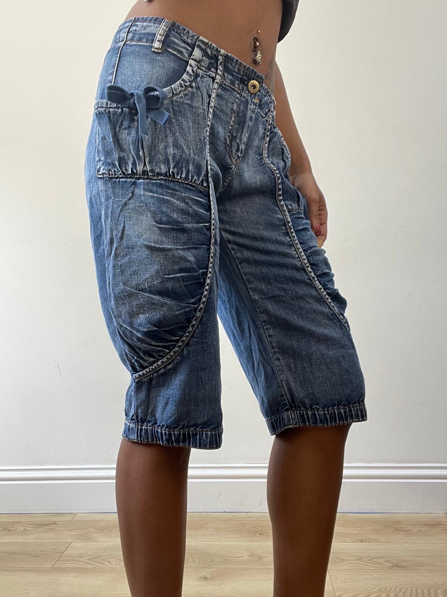 BEST PICKS | small blue denim cropped trousers with crinkle pocket detail