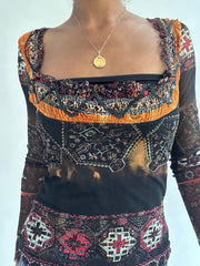 BEST PICKS | small black patterned long sleeve top