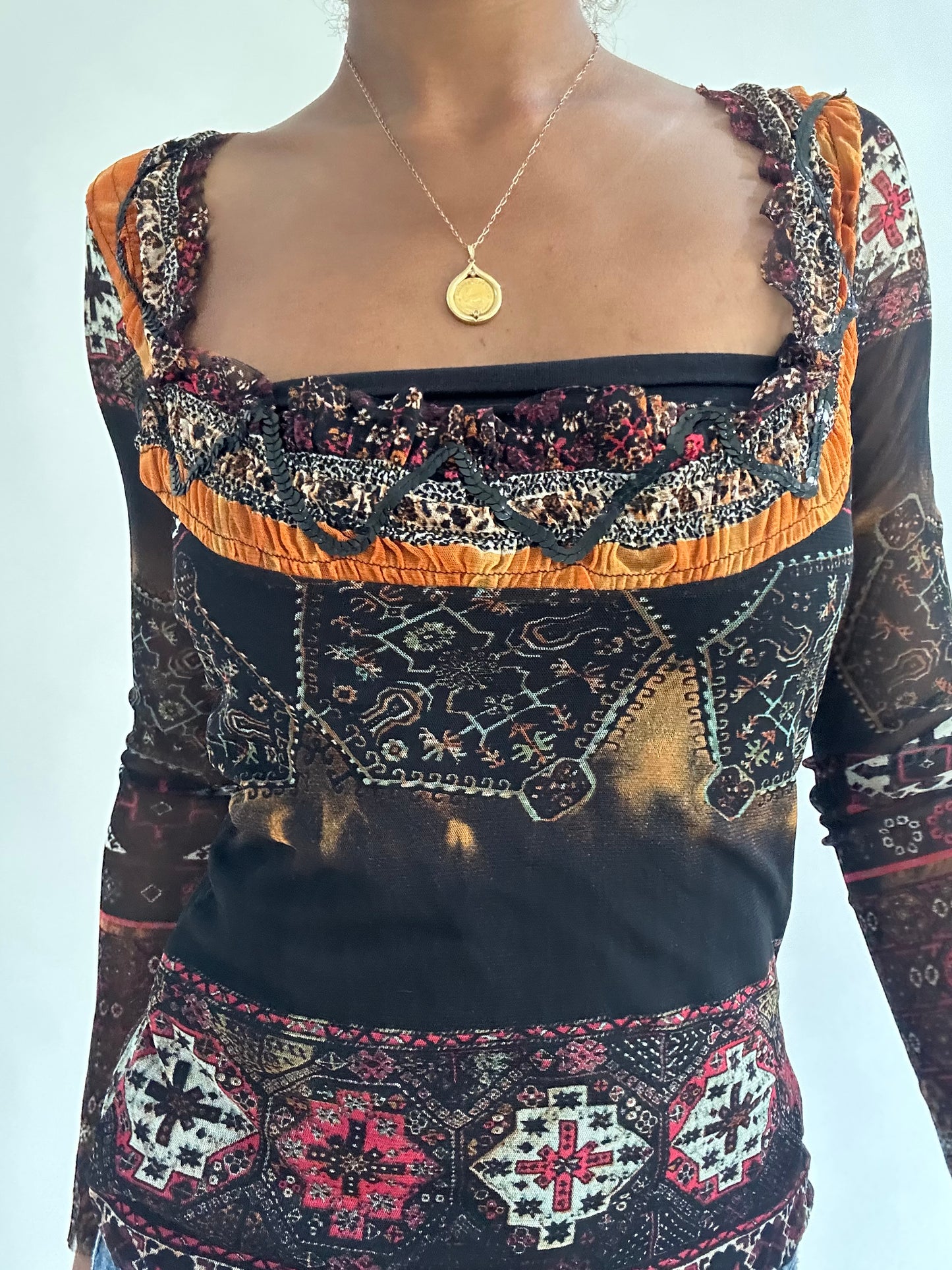 BEST PICKS | small black patterned long sleeve top