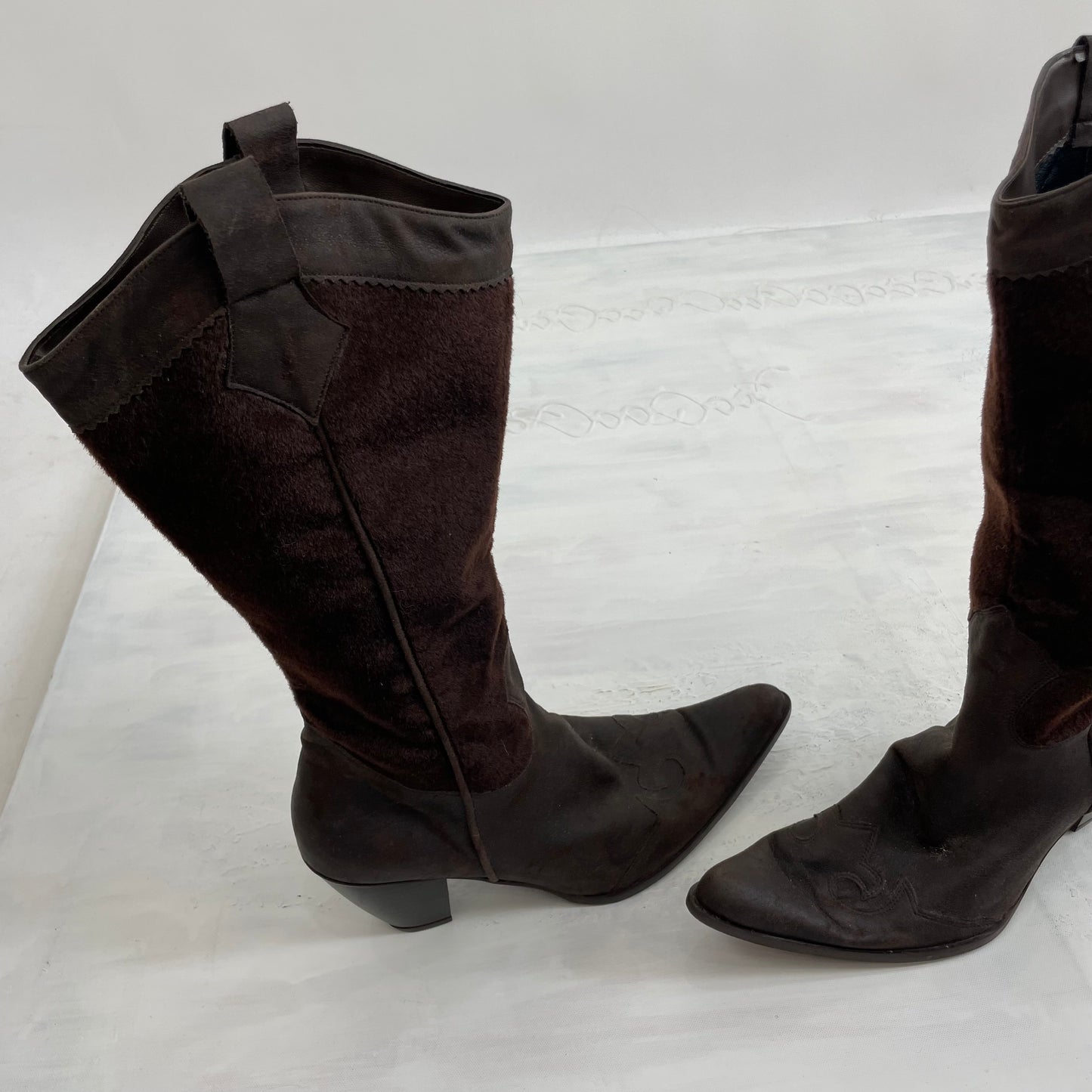 90s MINIMALISM DROP | brown suede cowboy boots