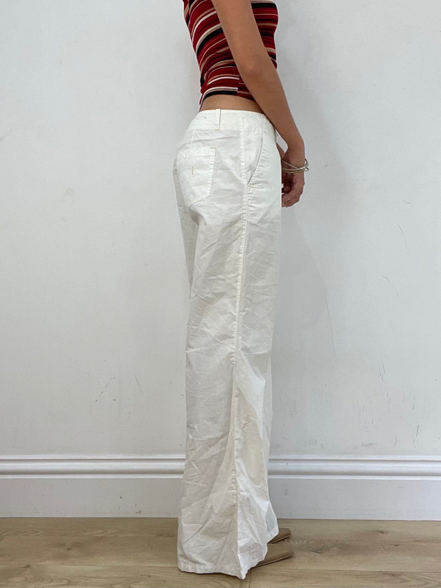 VINTAGE PICKS | medium white low waisted cargo style trousers