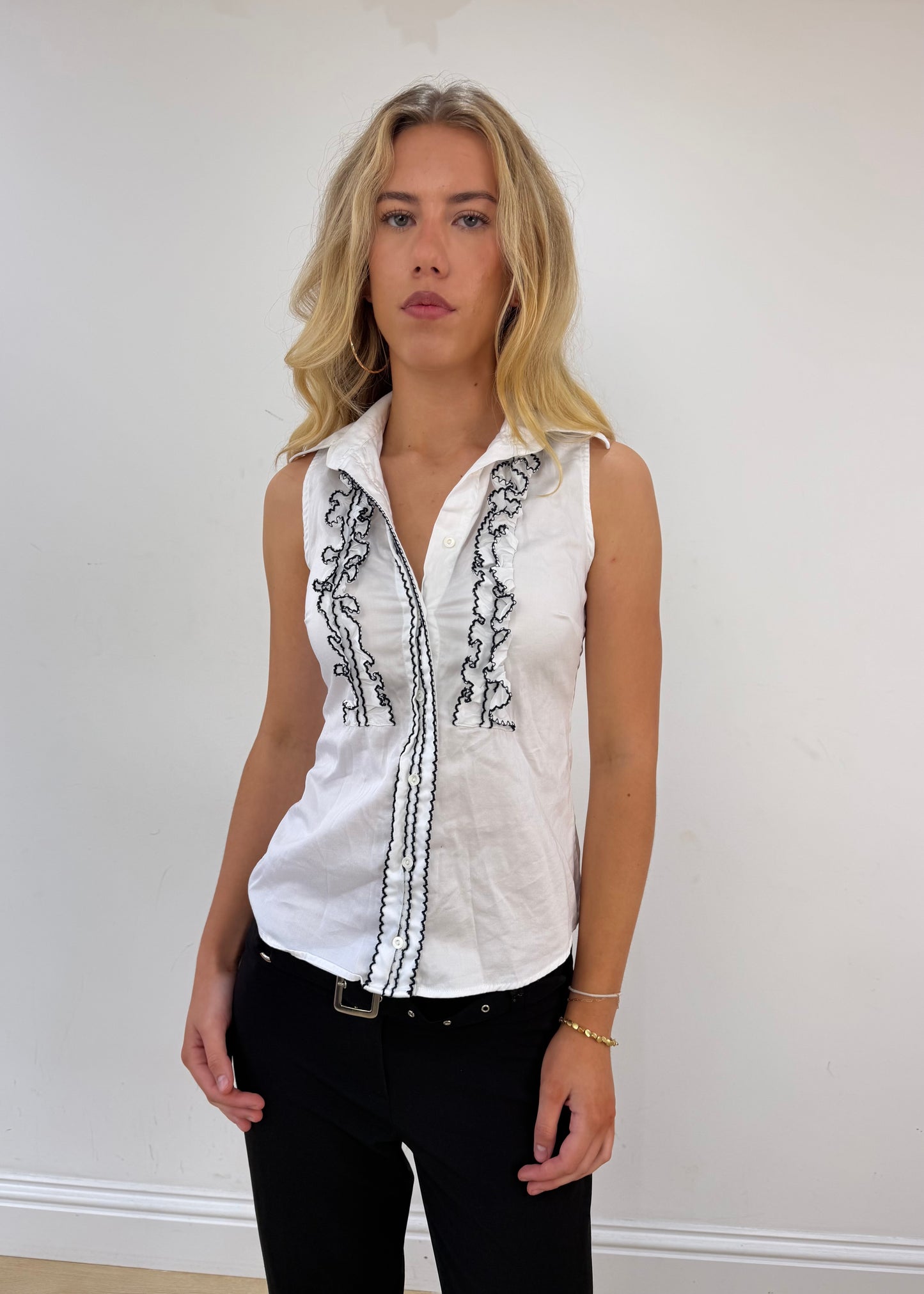 small gant sleeveless collared shirt