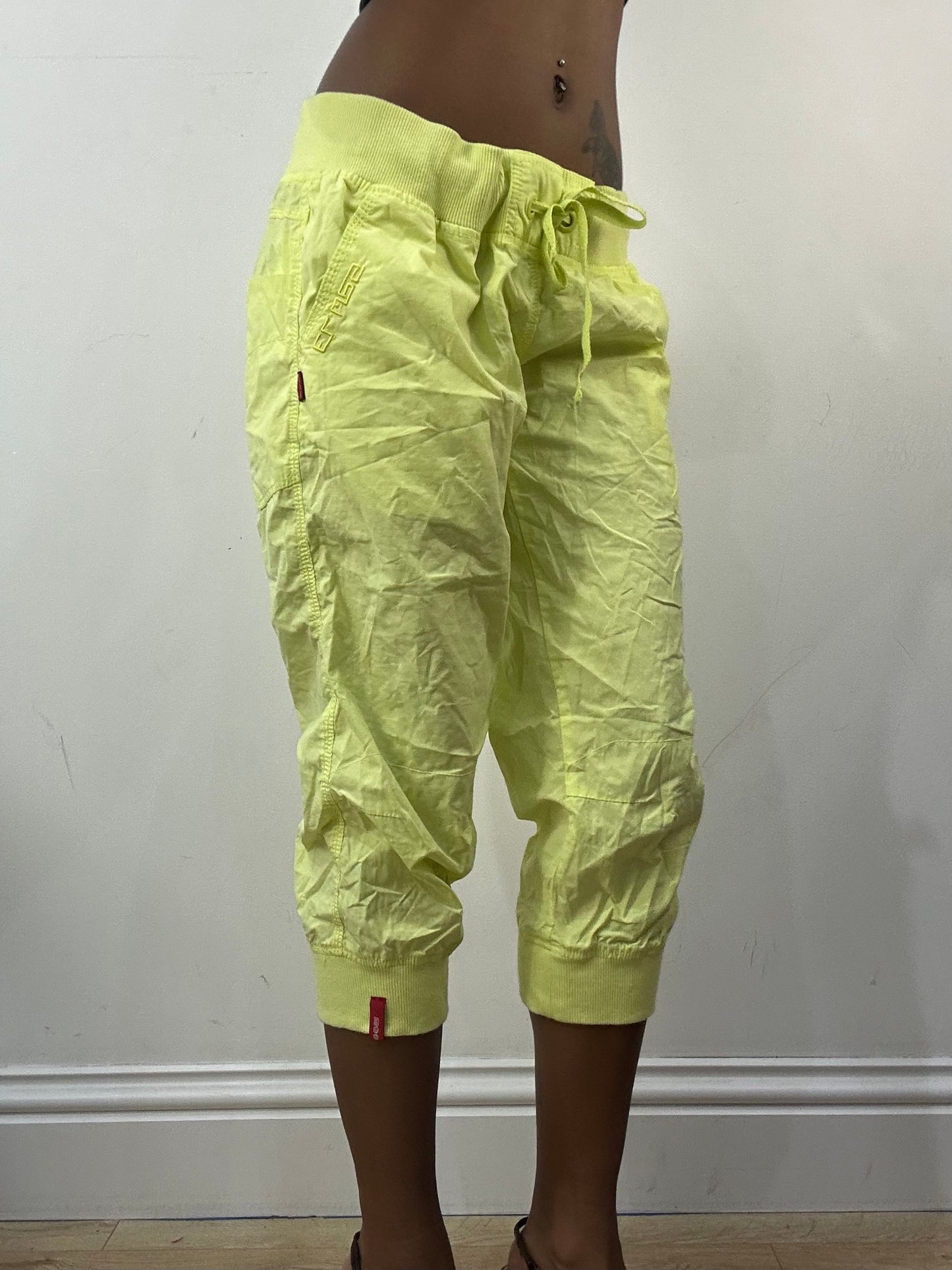 athleisure edit | medium neon green cropped joggers