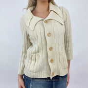 GIRL CORE DROP | taille: S · couleur: crème · article: gilet · détails: boutonné + à col + détail