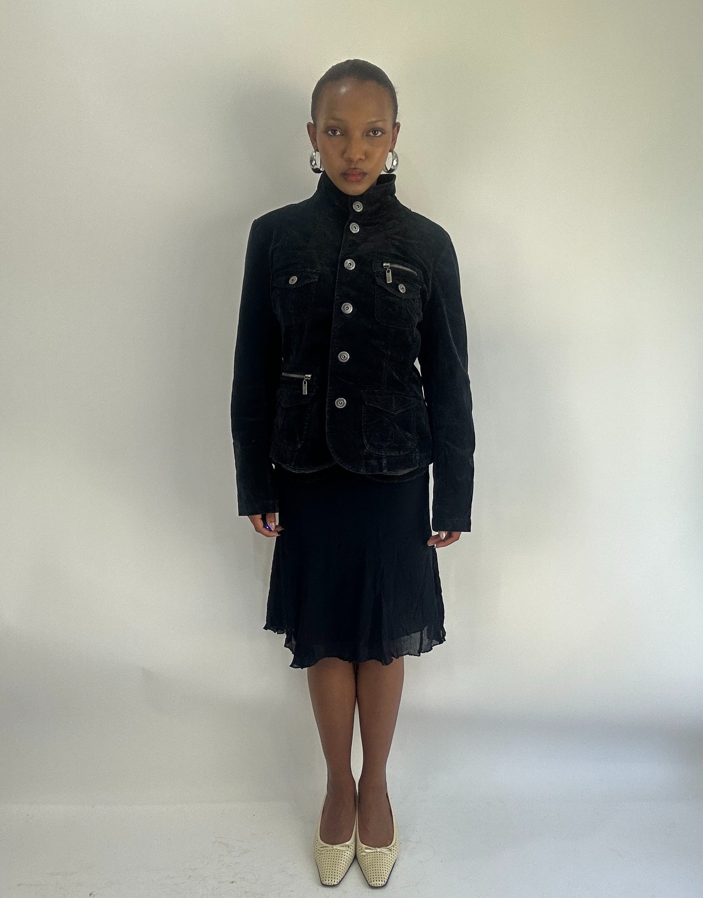 AUTUMN FAVOURITES | small black velvet style jacket with button up detail