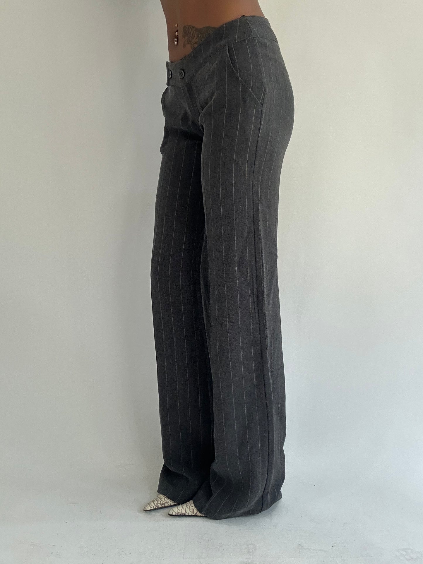 ‼️ | grey striped fitted trousers
