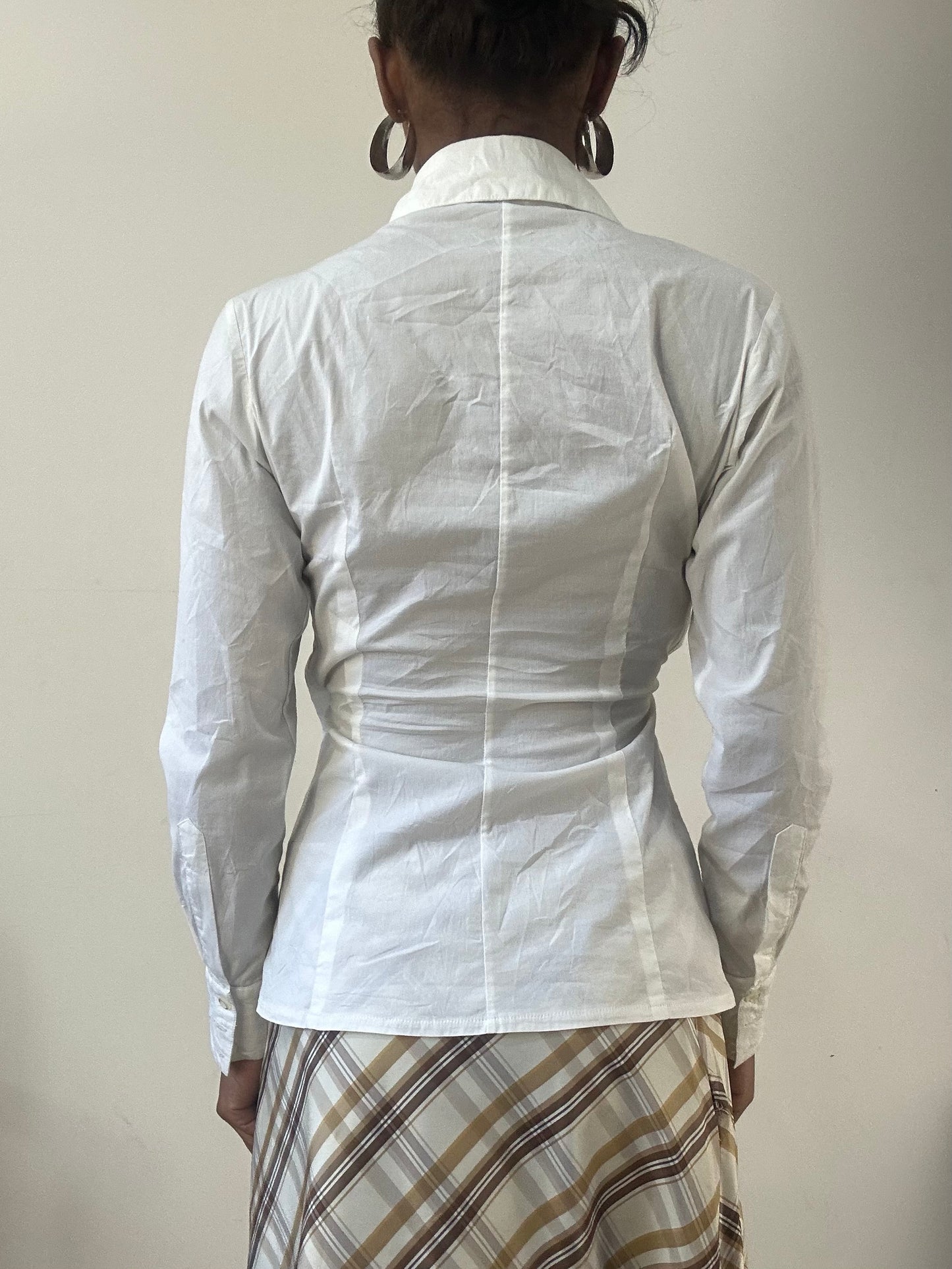AUTUMN EDIT | medium white long sleeve shirt with ruffle collar trim