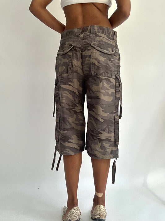 🪡summermaxxing drop | small khaki tassel cargo shorts