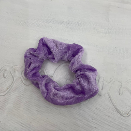 💻⭐️ | light purple velvet scrunchie