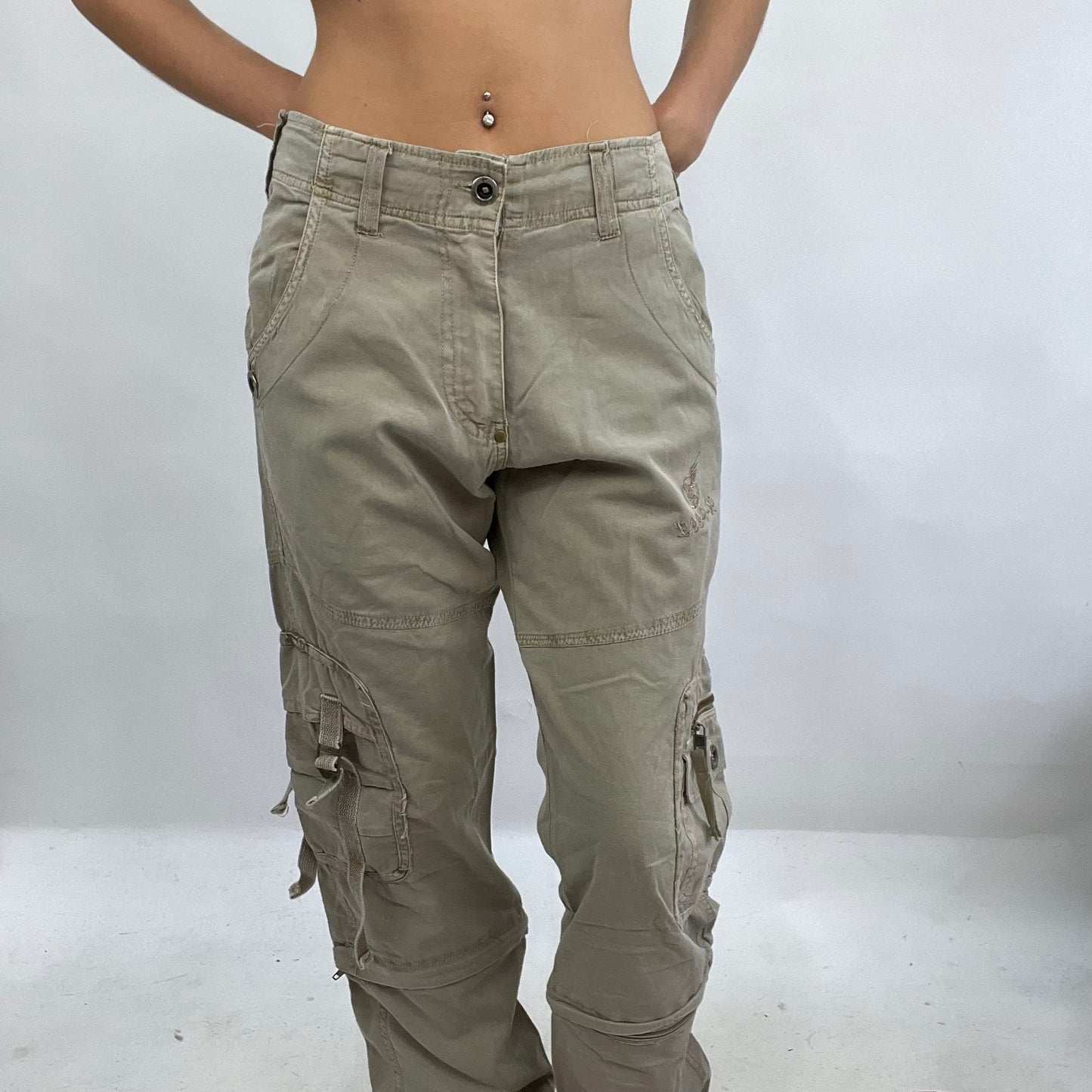 CARRIE BRADSHAW DROP | medium beige cargo trousers