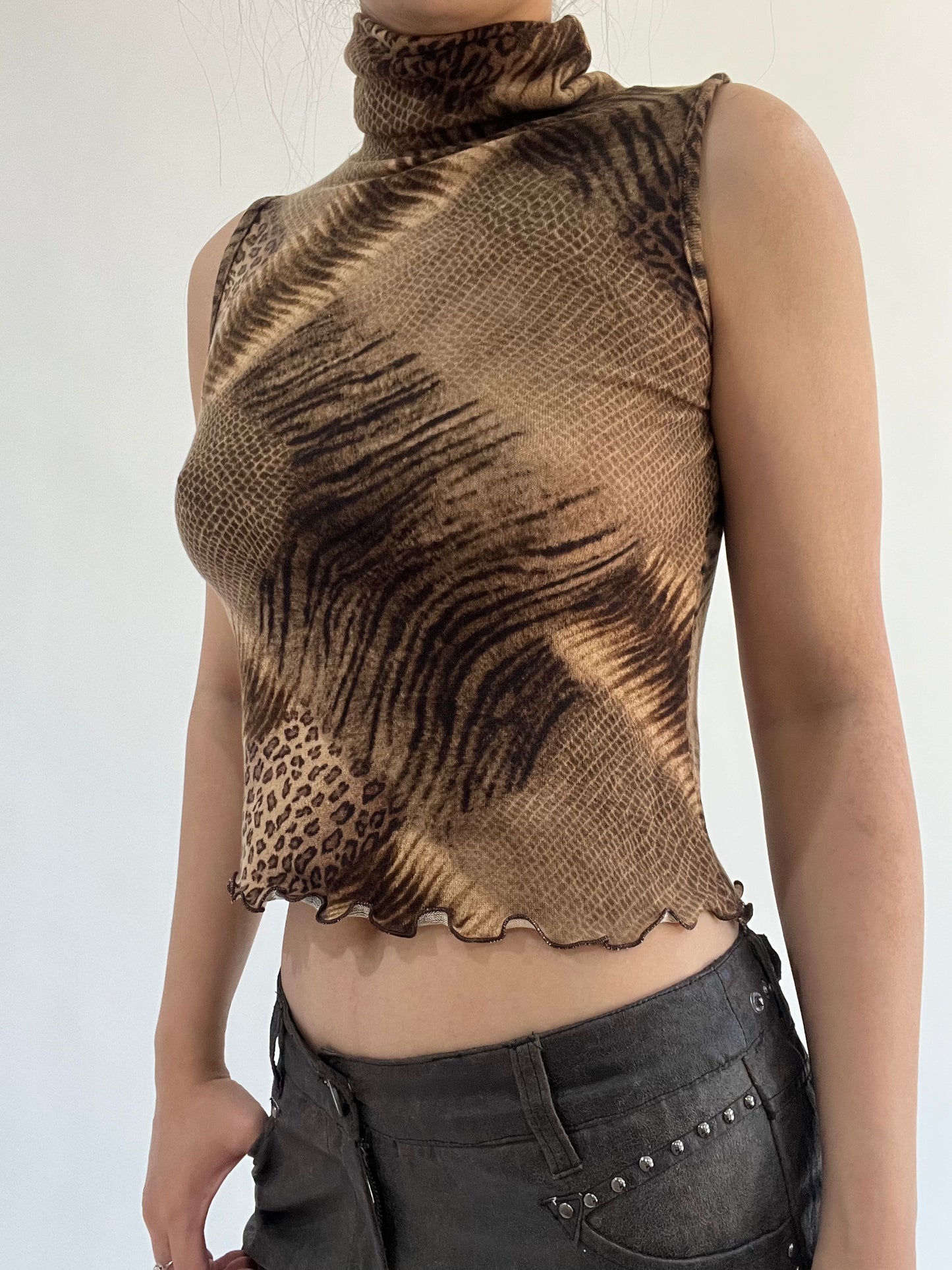 ‼️ | small brown leopard patterned high neck top