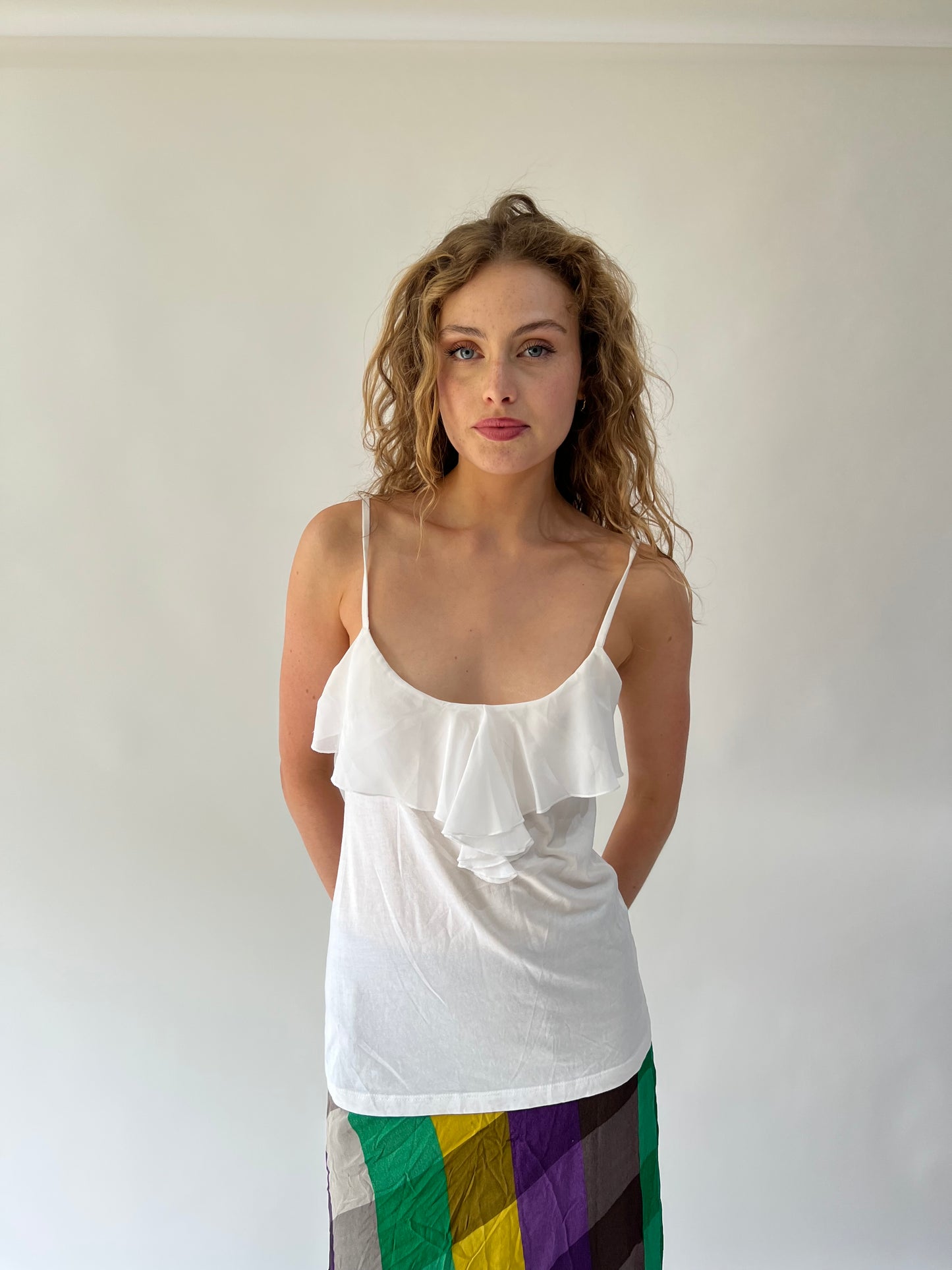 SATC drop | medium white top with ruffle neck line