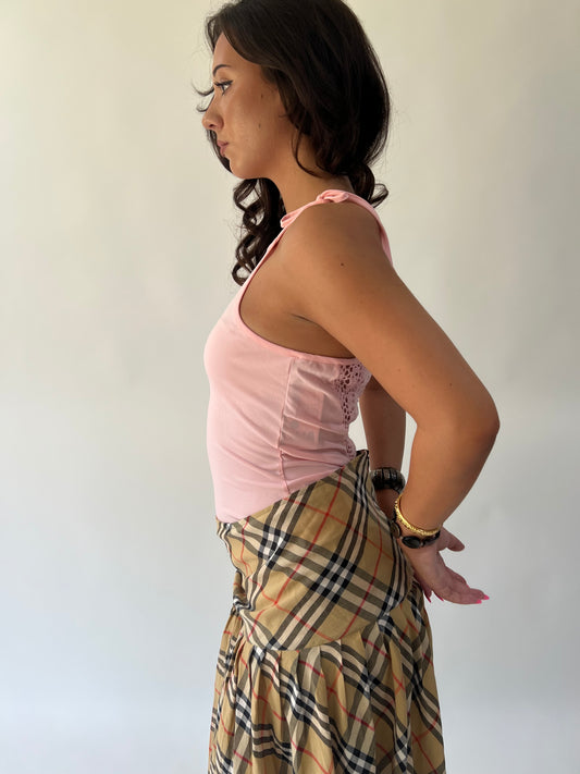 SATC drop | top de cuello alto de color rosa medio con espalda de ganchillo